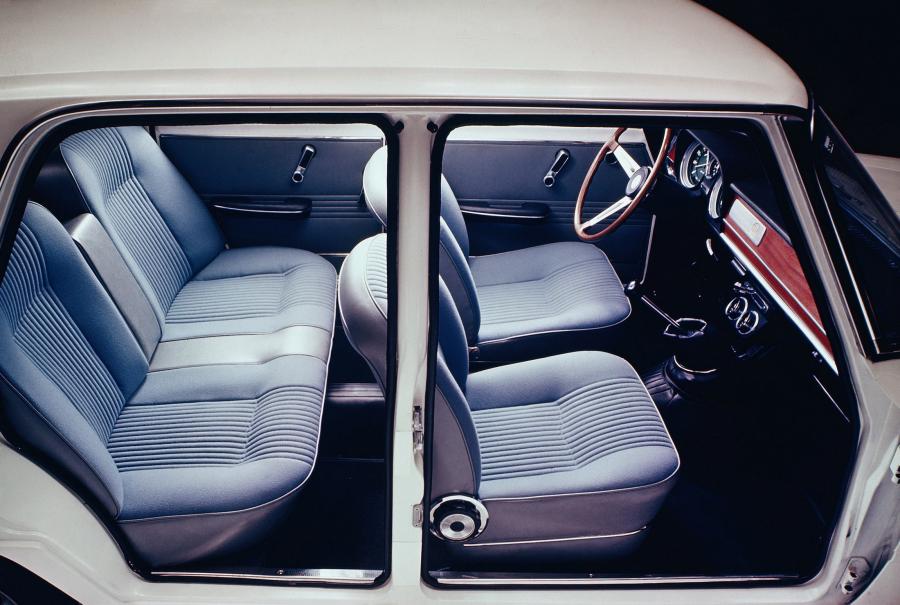 Интерьер Alfa Romeo Giulia Berlina 1962 года  (фото 2 из 4)